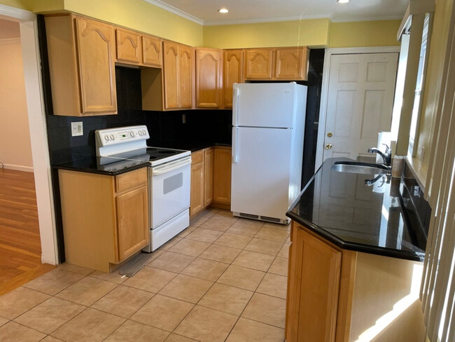 Building Photo - 14 /A yet