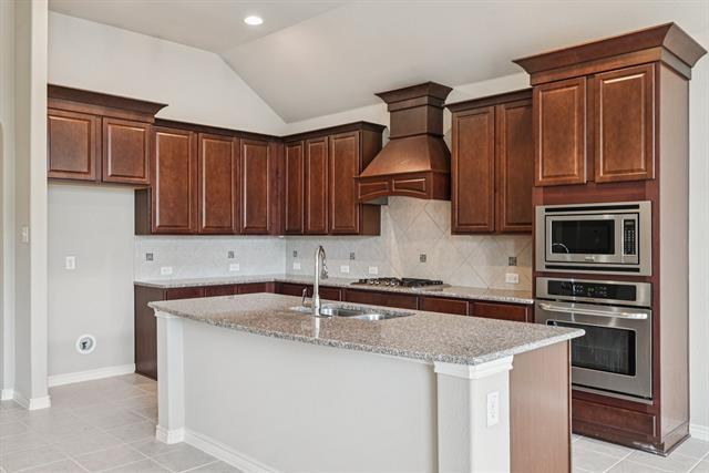 Building Photo - 924 Lake Cypress Ln