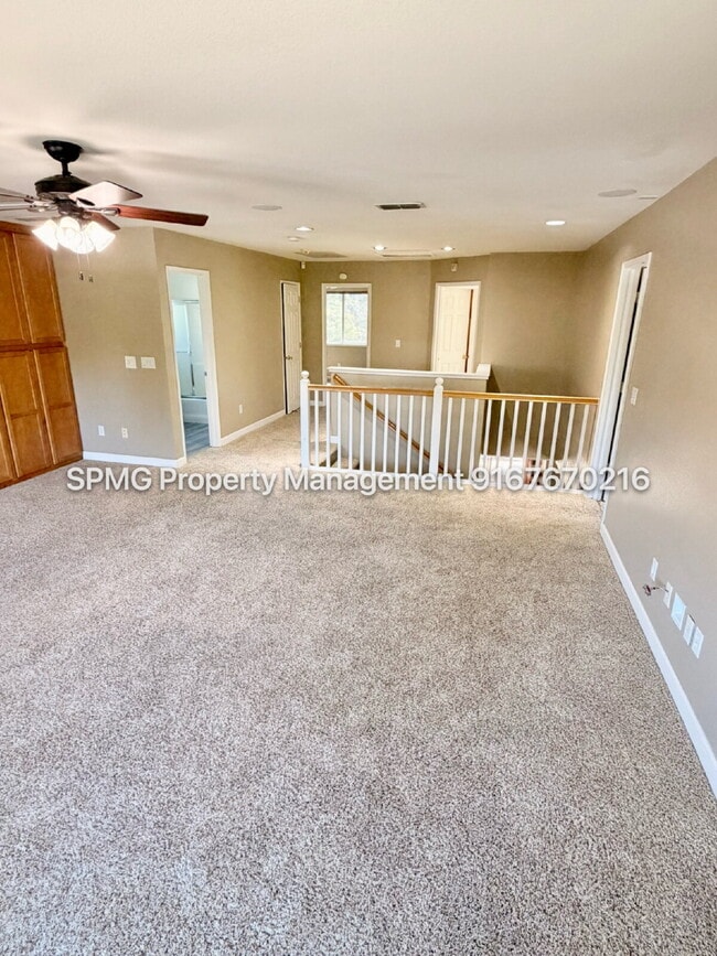 Building Photo - Beautiful 4 Bed / 3 Bath Home in Prime Roseville Location – Across from Park!