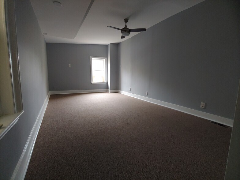 Building Photo - 33 S Calhoun St