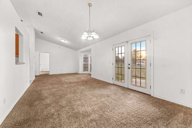 Building Photo - 3BR, 2BA available now in Silver Springs Shores