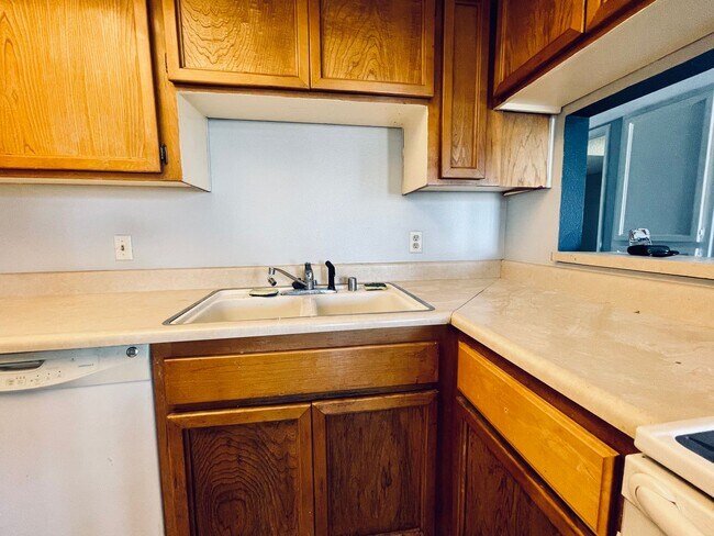 Building Photo - Remodeled 2 Bedroom Condo