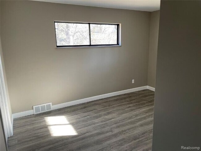 Building Photo - 30076 Orchard Lake Rd