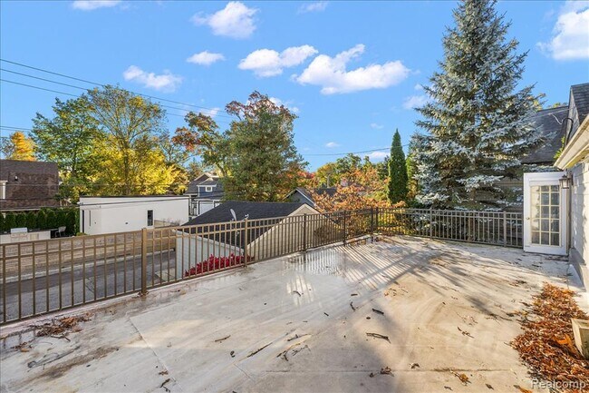 Building Photo - 564 Brookside Ave