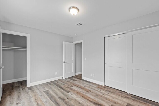 Building Photo - 1119 Columbus Cir
