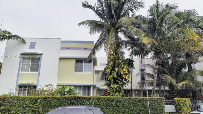 Building Photo - 833 10th St