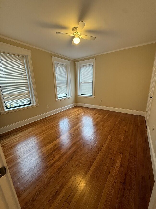 Building Photo - WOW!  5 BED/3 BATH DOWN THE STREET FROM B.U.!!!  Laundry in-unit!