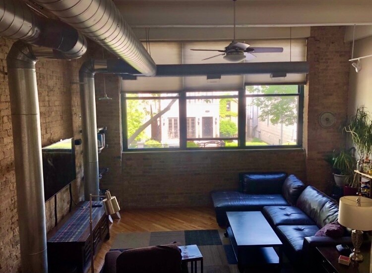 Living room - 1720 N Marshfield Ave