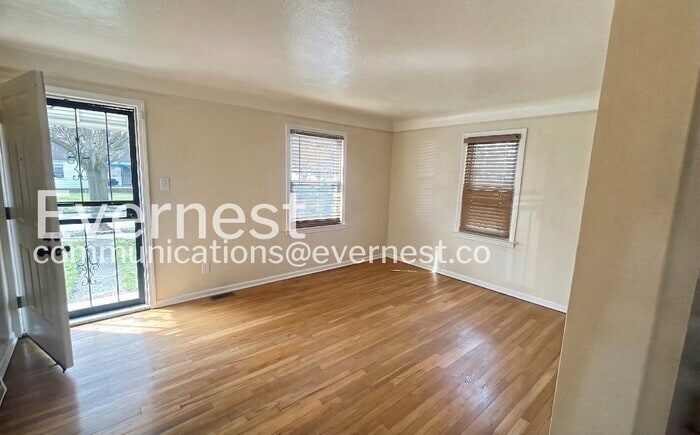 Building Photo - 16913 Lotus Dr