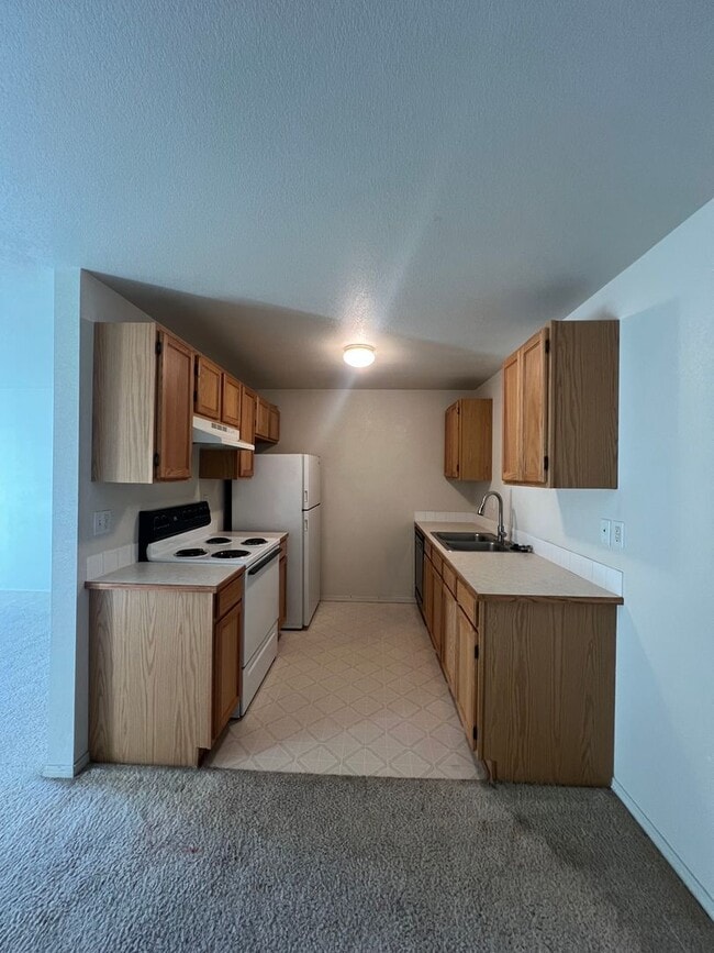 Building Photo - 2 Bedroom, 1 Bath Apartment - Located near...