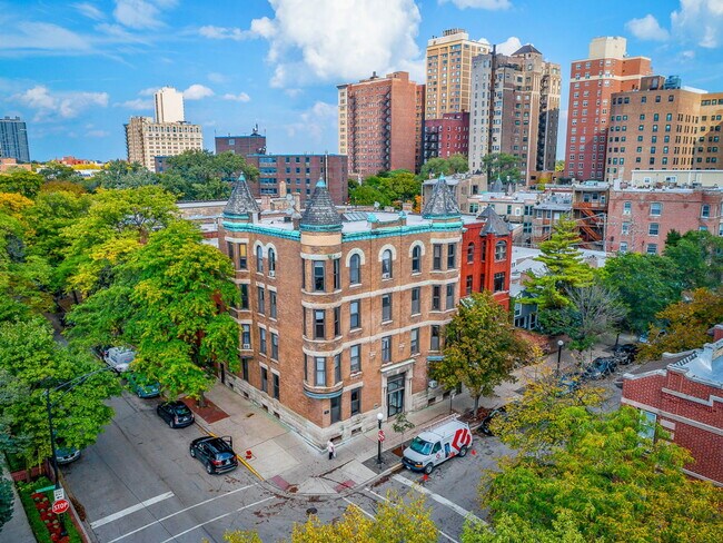 Building Photo - 2109 N Sedgwick St