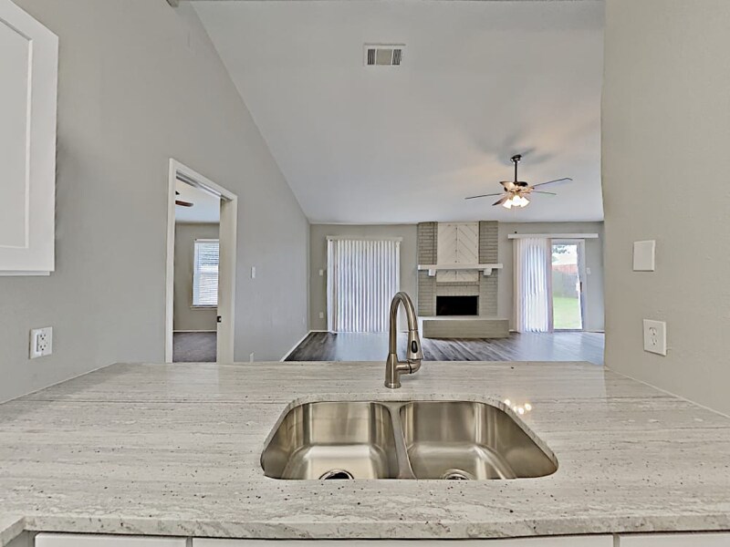 Building Photo - 206 Kalmia Dr
