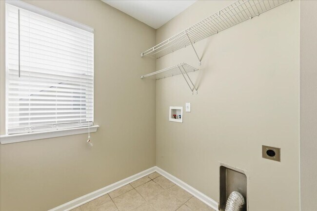 Building Photo - Spacious 5-Bedroom Home in the Live Oak Community – Richmond Hill, GA