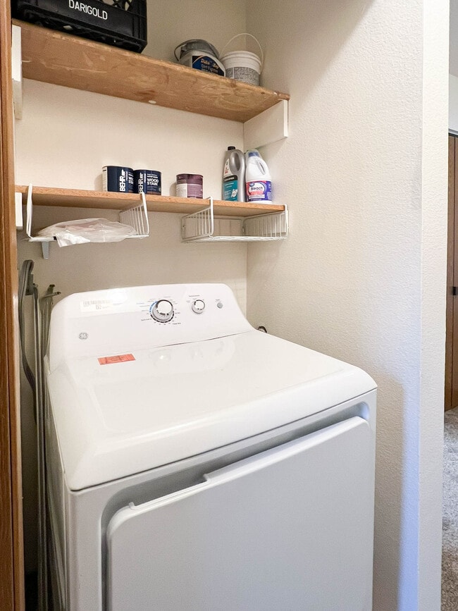 Building Photo - 433 Dailey Ave