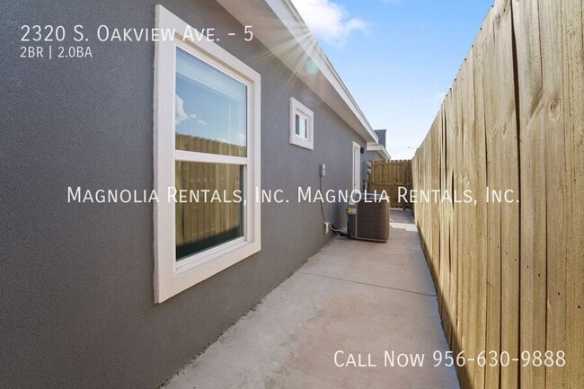 Building Photo - 2320 S Oakview Dr