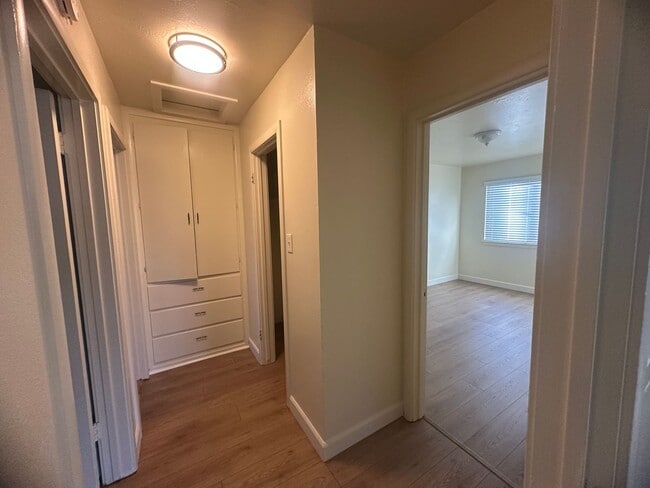 Building Photo - 4767001 /65T