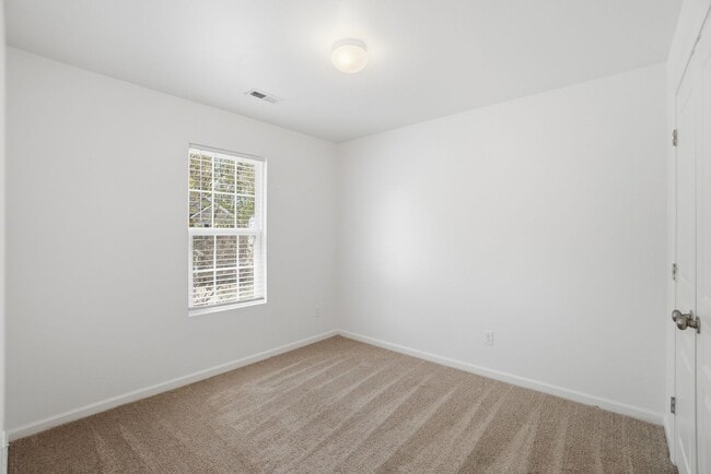 Building Photo - 4-bedroom with Water Front View