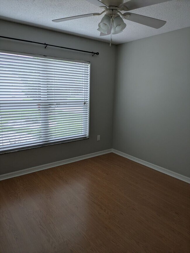 Building Photo - 866 Oak Forest Dr