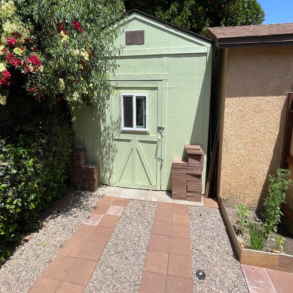 Building Photo - 8045 Norwich Ave