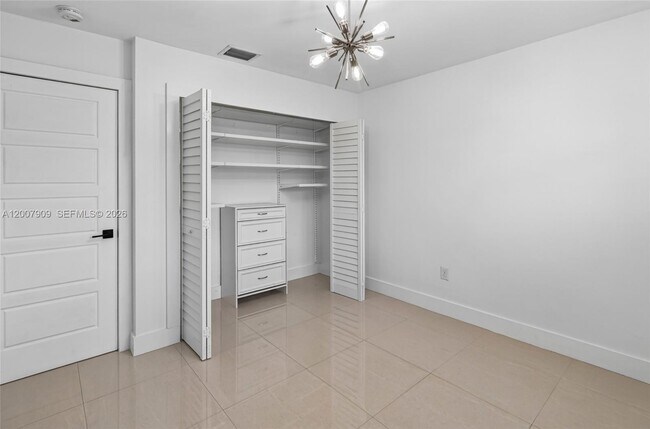 Building Photo - 4865 SW 94th Ave