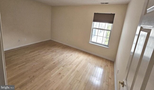 Building Photo - 409 Talon Ct