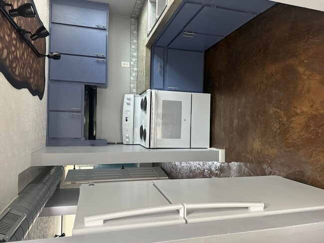 Building Photo - 705 Wilkinson Blvd