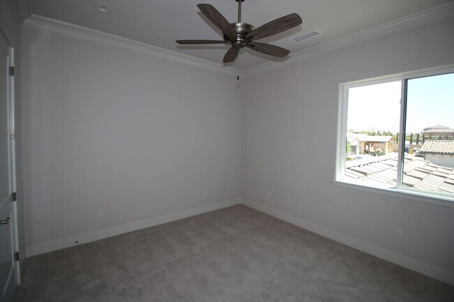 Building Photo - 2104 E Las Palmas Dr