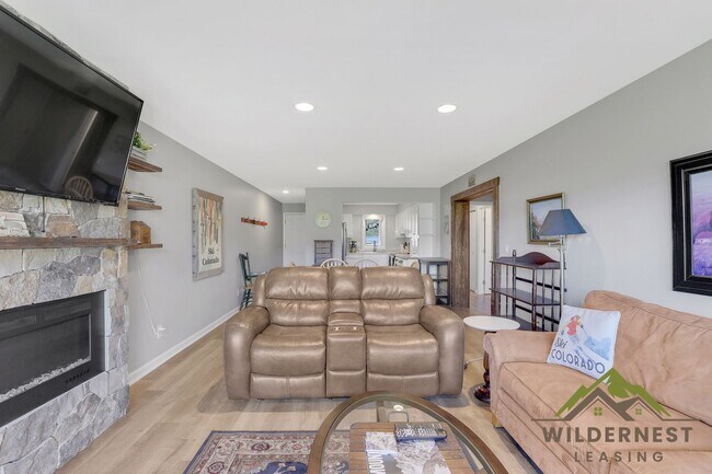 Building Photo - Remodeled Buffalo Woods Condo with Breathtaking Views- fully furnished