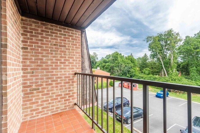 Building Photo - Private 2 Bedroom 1 Bath Condo in Goshen V...