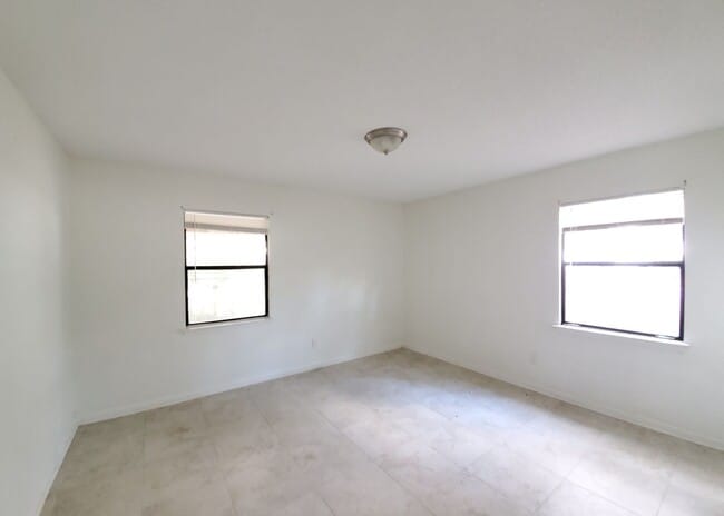 Building Photo - 1905 Athens Ave