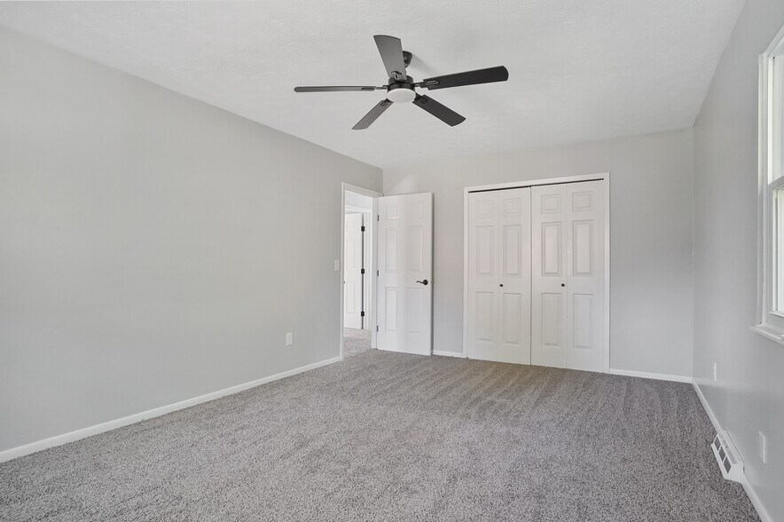 Building Photo - 5758 Beech Dr