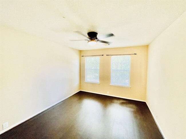Building Photo - 17223 Shadow Ledge Dr