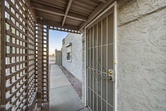 Building Photo - 6120 E Augusta Cir