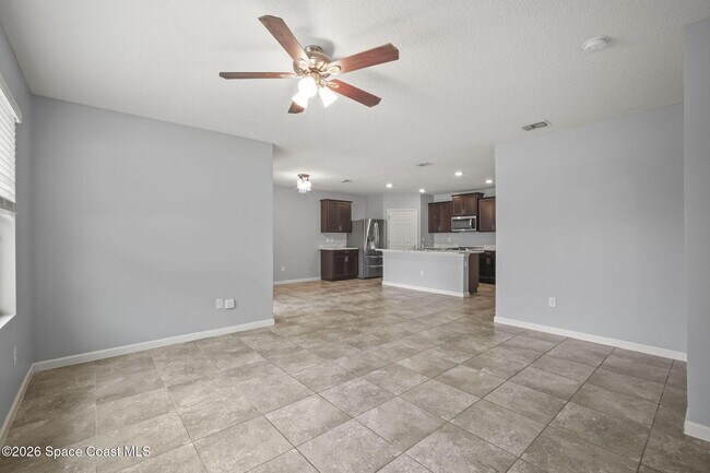 Building Photo - 548 Coyote Dr