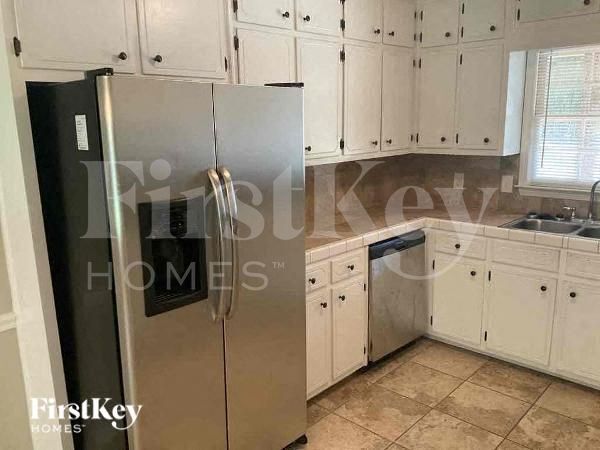 Building Photo - 135 Lazy Hollow Ln