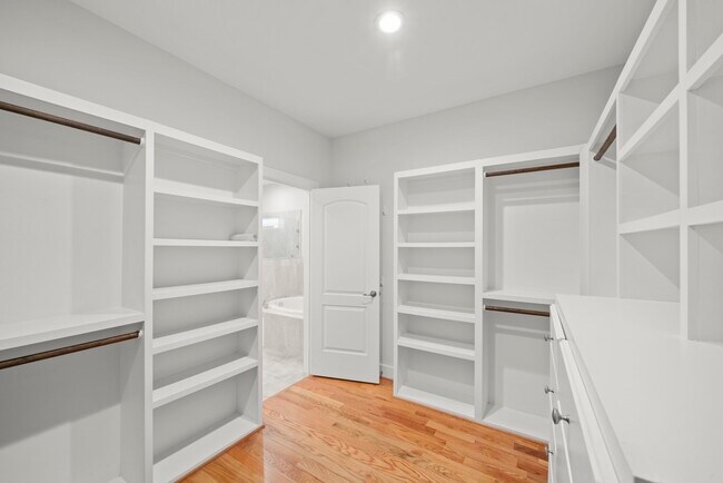 Building Photo - 206 Burr St