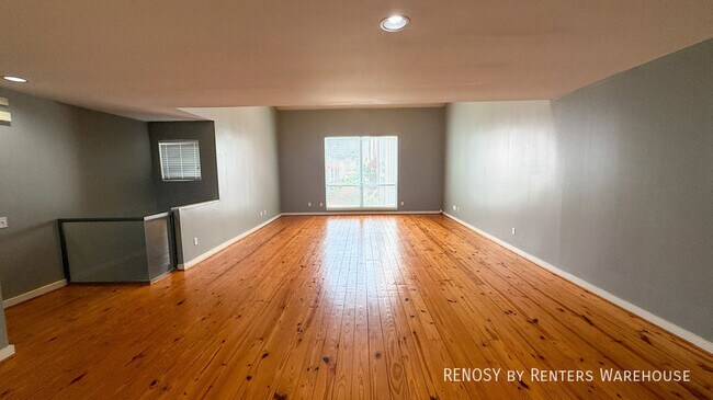 Building Photo - 2605 Calumet St