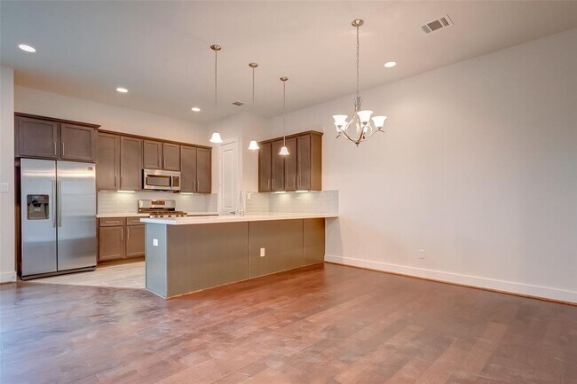 Building Photo - 1844 Parana Dr