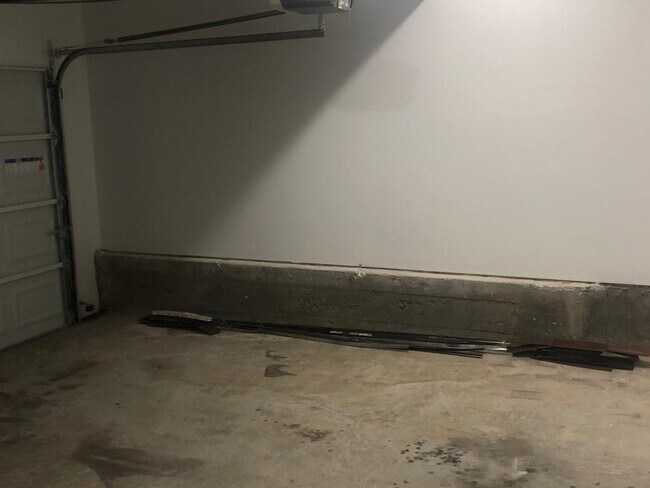 Building Photo - 2107 Creekview Trail