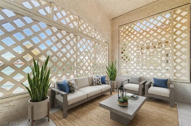 Building Photo - 1900 N Torrey Pines Dr