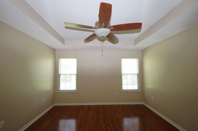 Building Photo - Available Soon! 413 Byson Circle