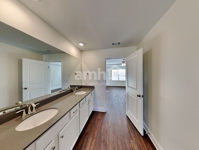 Building Photo - 2068 Williamshire Ln