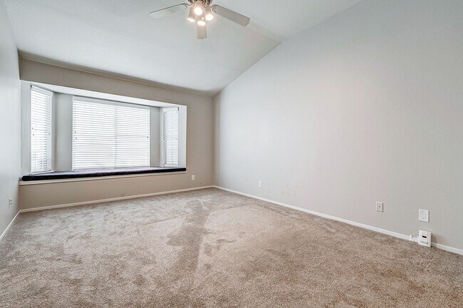 Building Photo - Gorgeous 2 Bedroom home in Desert Shores Racquet Club!
