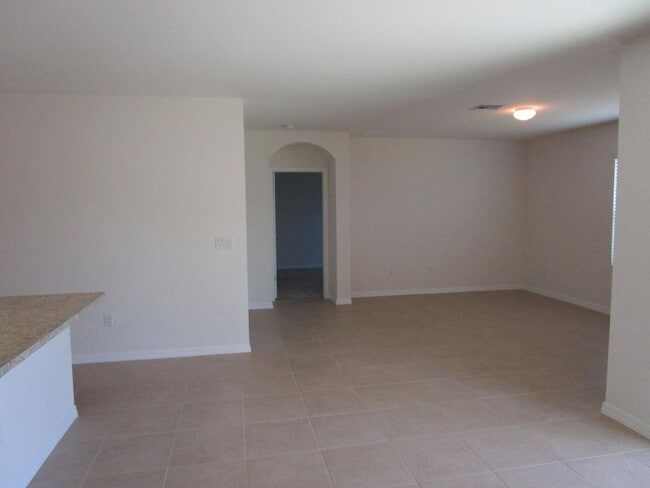 Building Photo - 913 SW 10th Pl