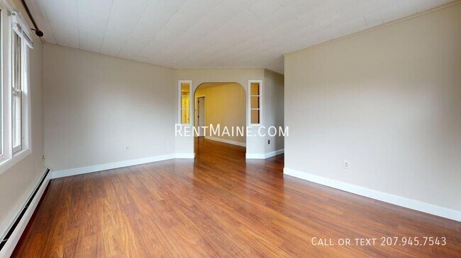 Building Photo - 198 Main Rd N