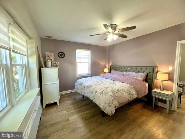 Building Photo - 17 Davis Ave