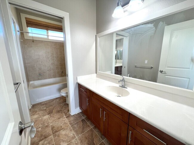Building Photo - Haleaka Single Family 4 bedroom 3 bedroom ...