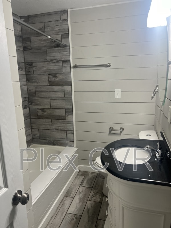 Building Photo - 825 Brooks Rd