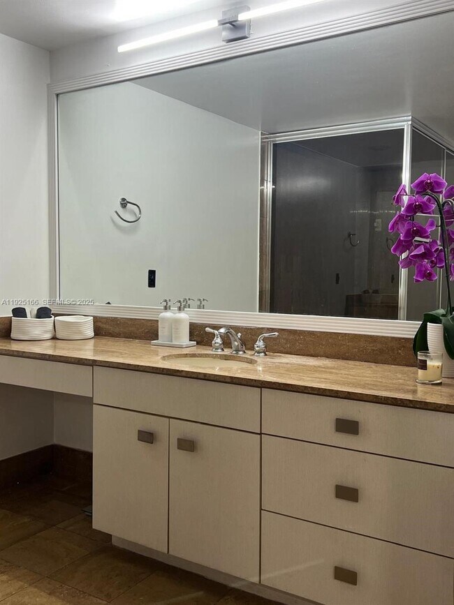 Building Photo - 1581 Brickell Ave