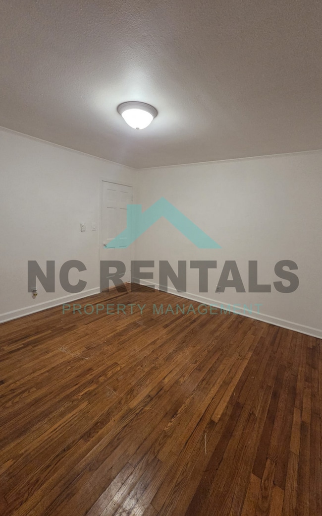 Building Photo - 527 Swain Dr